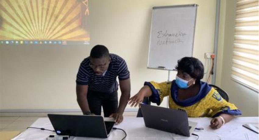 Training for COCOBOD staff: Dr. Addoquaye Tagoe with a participant at one of the training sessions